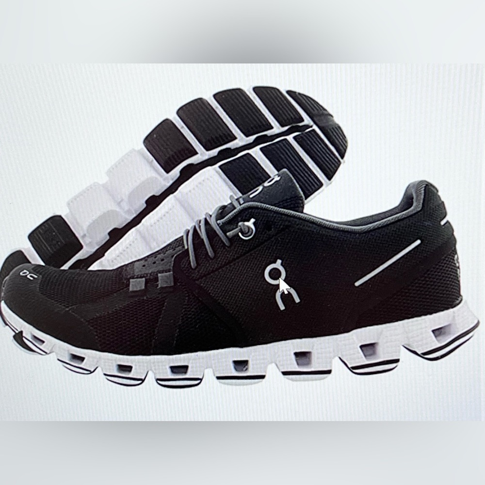ON Women’s Cloud Sneakers size 10 Black/White